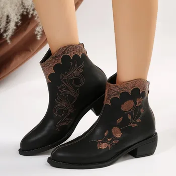 Классические женские ботинки в западном стиле с вышивкой; сезон 2023; Зимние женские ботинки в стиле ретро с острым носком; Удобные ботильоны на молнии на среднем каблуке;